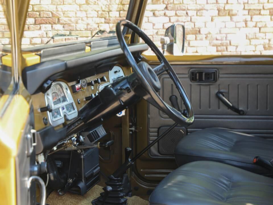 Image 3/50 de Toyota Land Cruiser BJ 40 (1979)