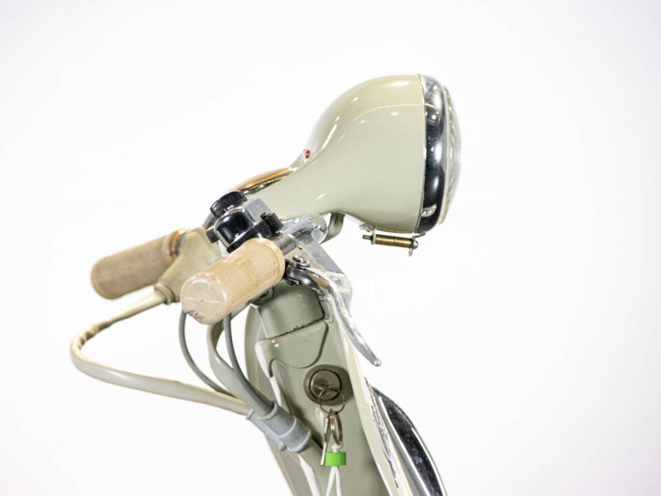 Bild 30/50 von Piaggio Vespa 150 "Struzzo" VL (1955)