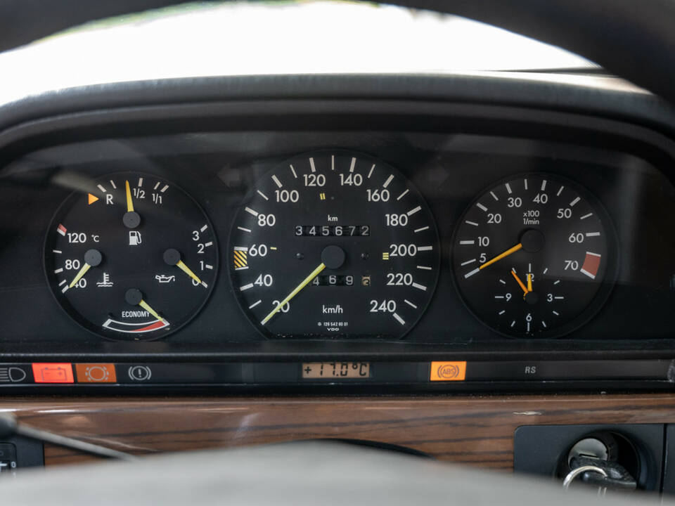 Image 10/40 of Mercedes-Benz 380 SE (1985)