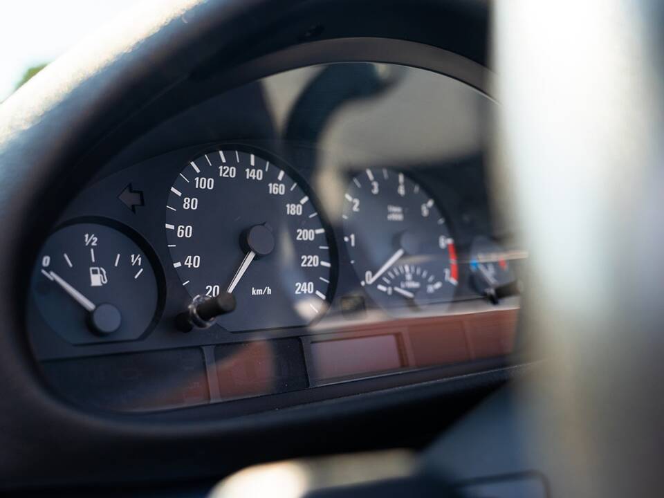 Image 24/31 of BMW 325Ci (2001)