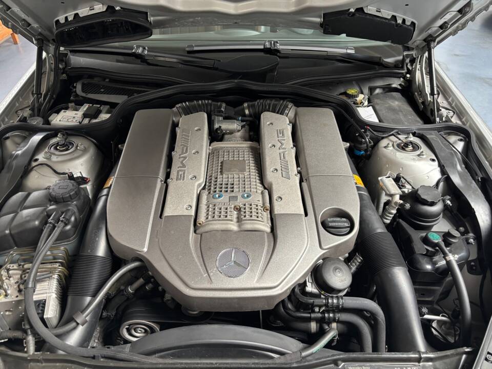 Image 12/29 of Mercedes-Benz SL 55 AMG (2002)