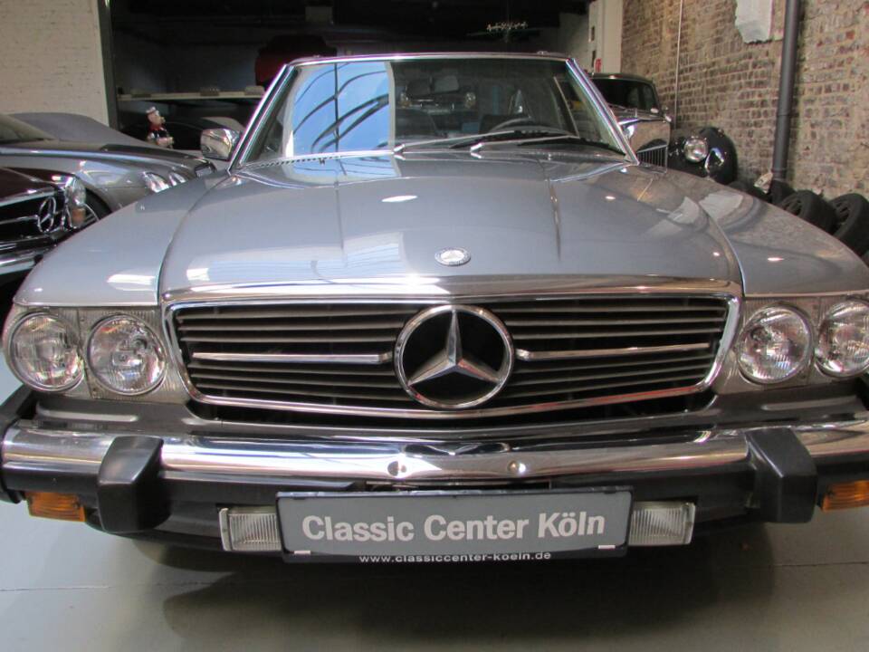 Afbeelding 8/17 van Mercedes-Benz 560 SL (1987)