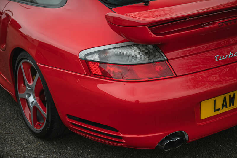 Image 36/39 of Porsche 911 Turbo S (2005)