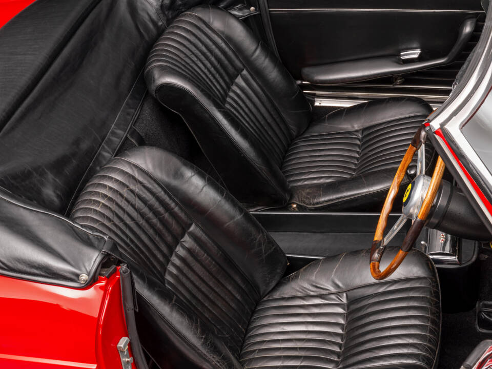 Image 20/28 of Ferrari 275 GTS (1965)