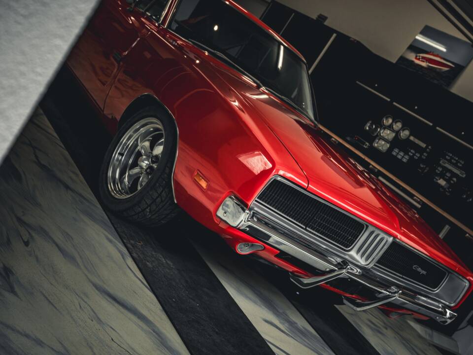 Image 14/24 of Dodge Charger R/T (1969)