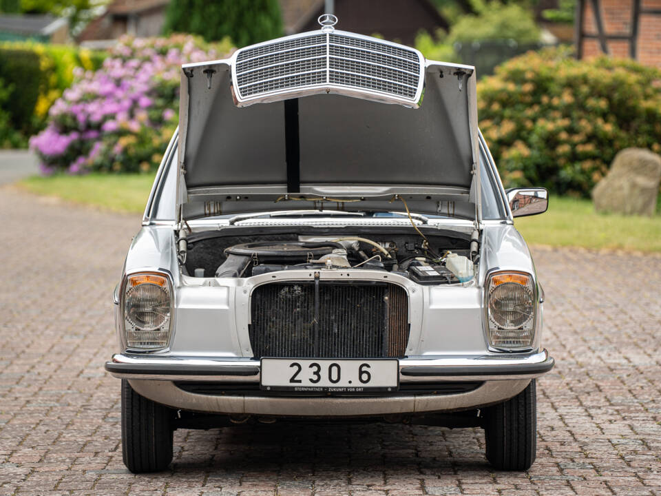 Image 7/63 of Mercedes-Benz 230&#x2F;6 (1974)