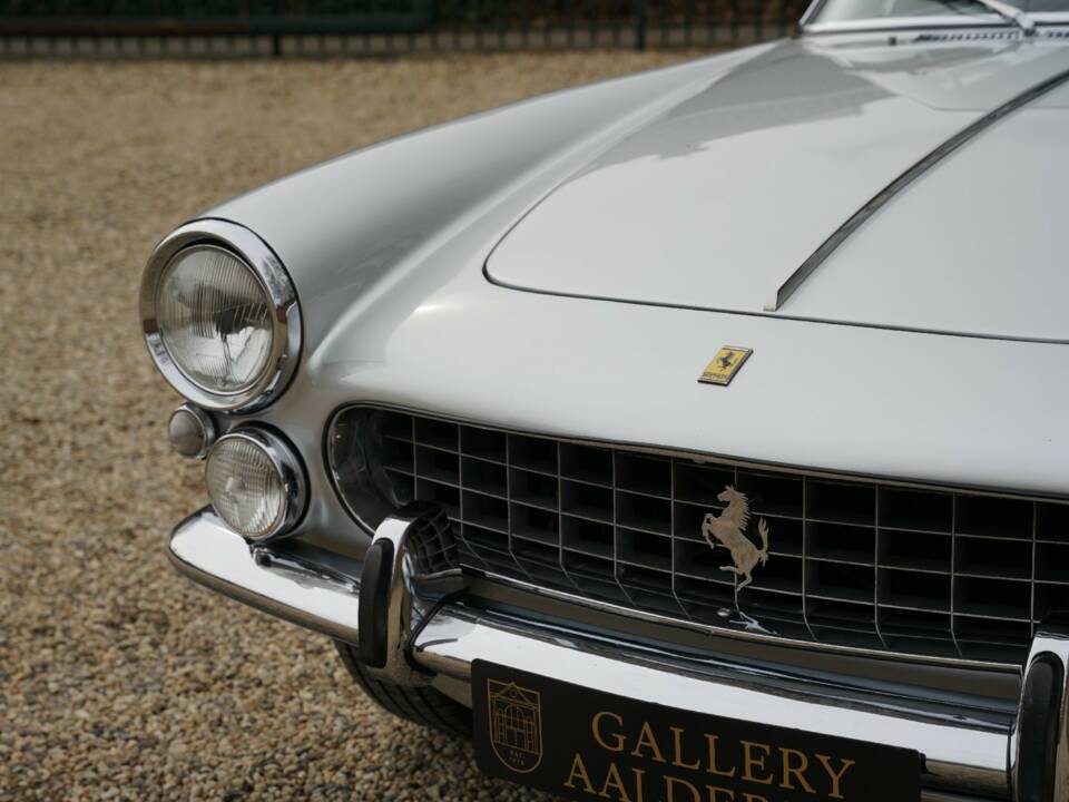 Image 16/50 of Ferrari 250 GT/E (1964)
