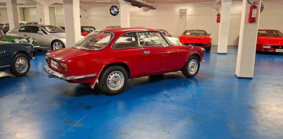 Image 2/32 of Alfa Romeo Giulia GT 1300 Junior (1974)