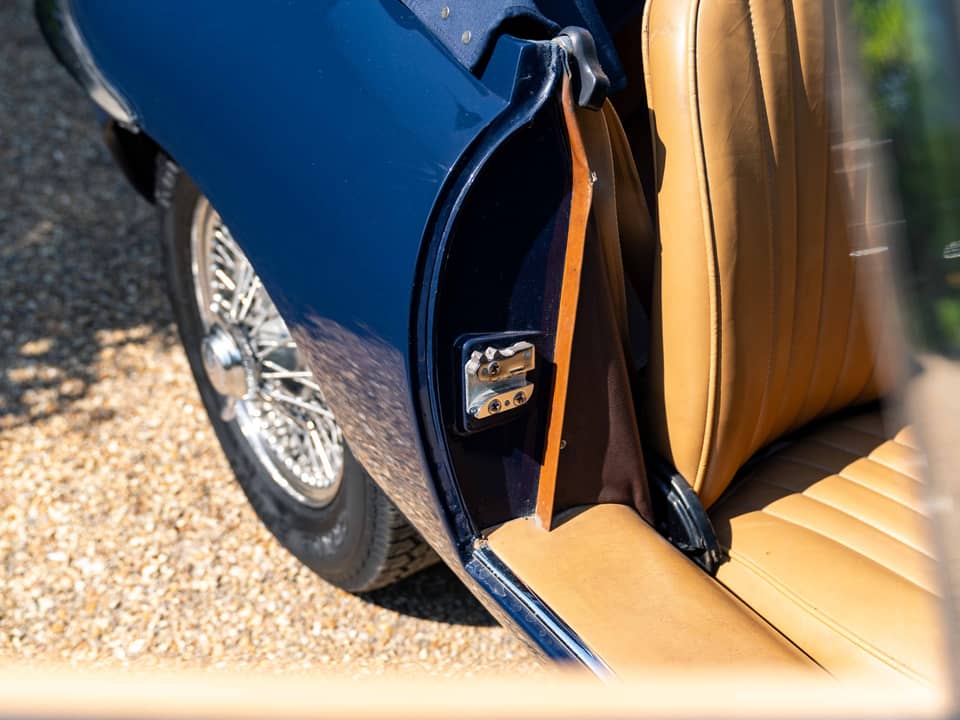 Image 53/86 de Jaguar E-Type (1967)