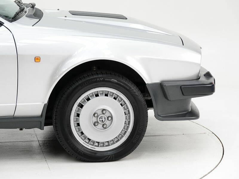 Bild 10/15 von Alfa Romeo GTV 6 2.5 (1982)