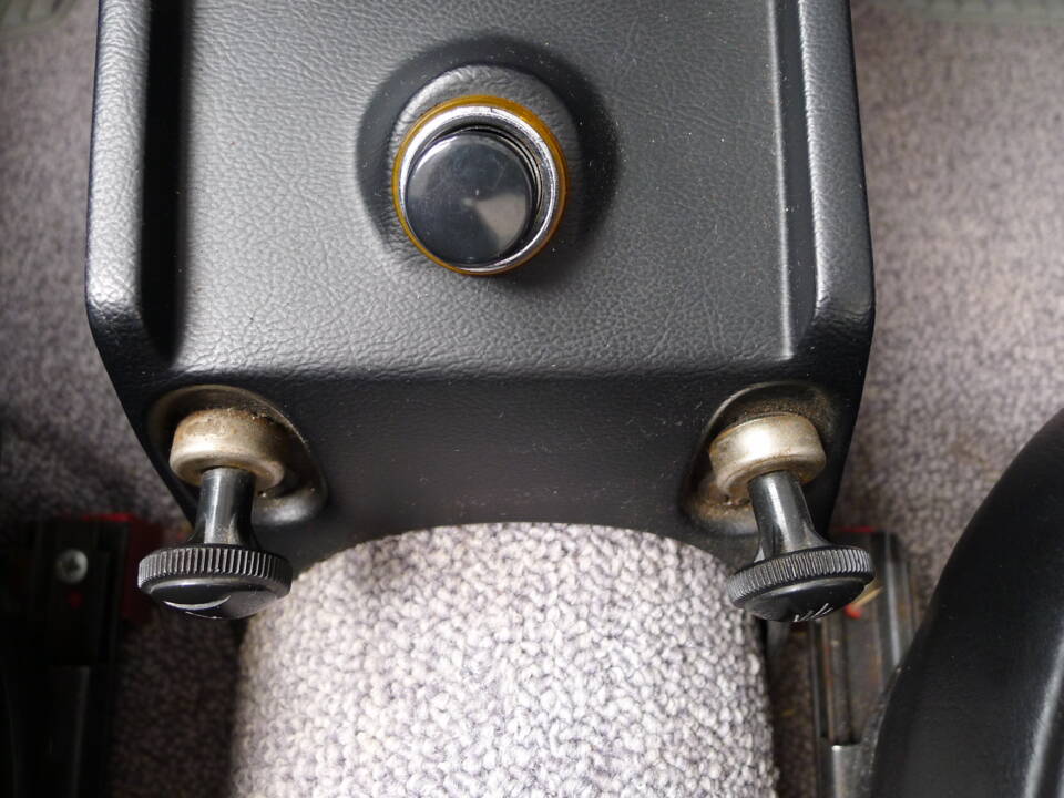 Image 8/36 of Alfa Romeo 2000 Spider Veloce (1982)