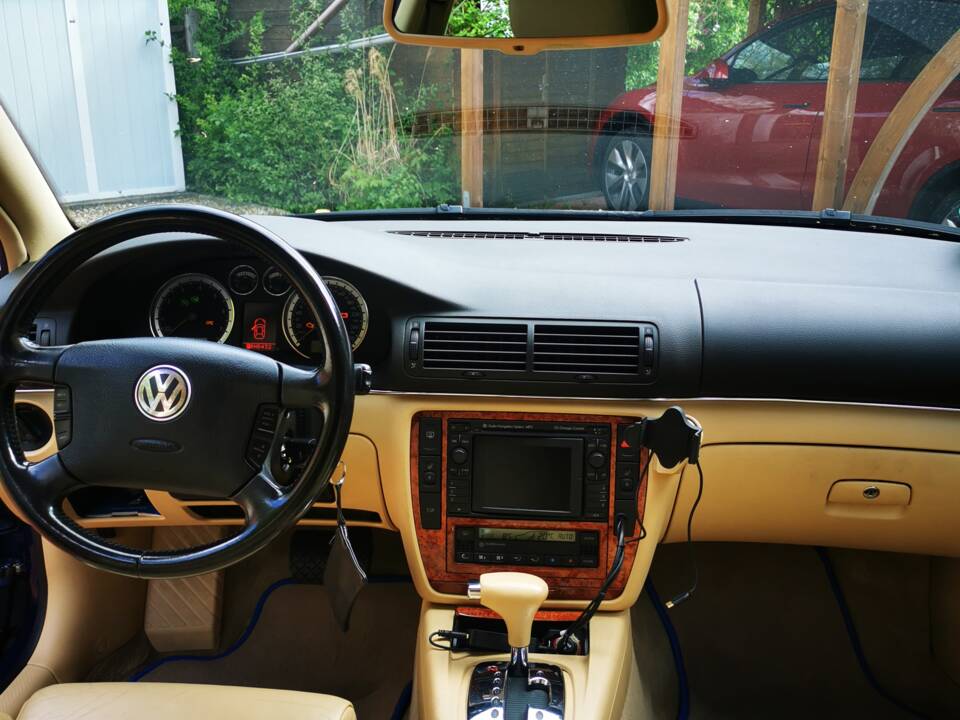 Image 7/18 of Volkswagen Passat 4.0 W8 (2003)