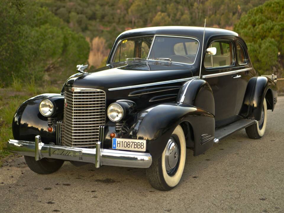 Image 6/50 of Cadillac V-16 (1938)