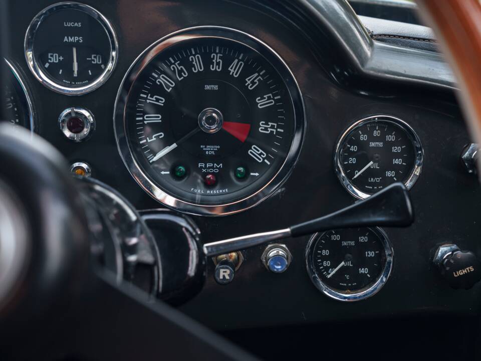 Bild 19/27 von Aston Martin DB 6 Mk II (1971)