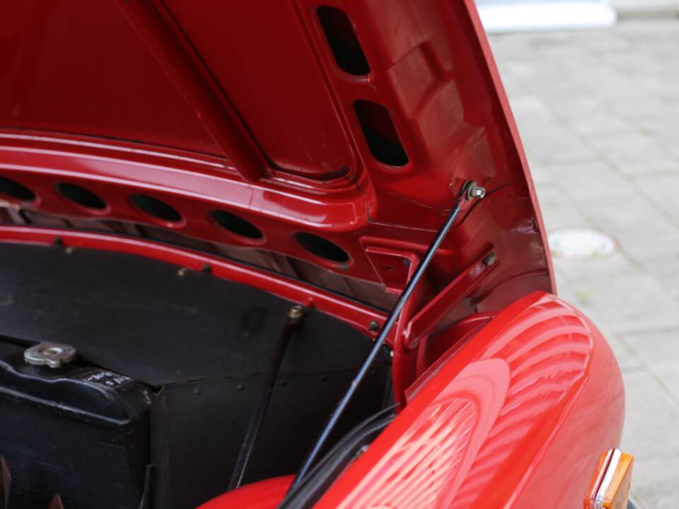 Image 22/49 of Triumph TR 6 (1976)