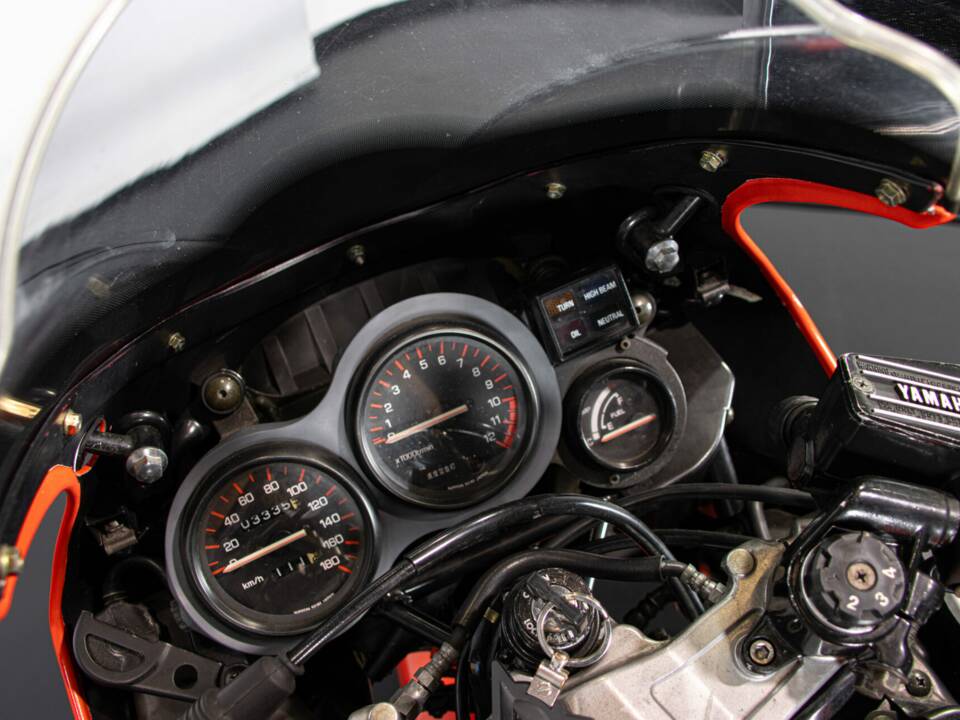 Immagine 45/50 di Yamaha RZV 500 R (1985)