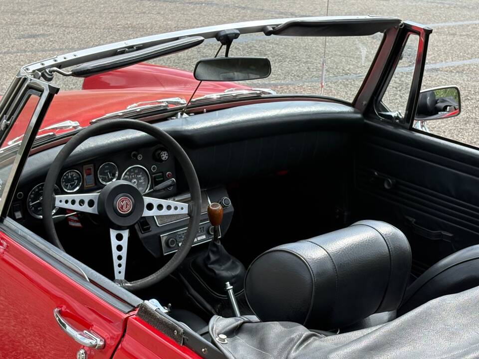 Image 5/21 of MG Midget GAN5 (1974)
