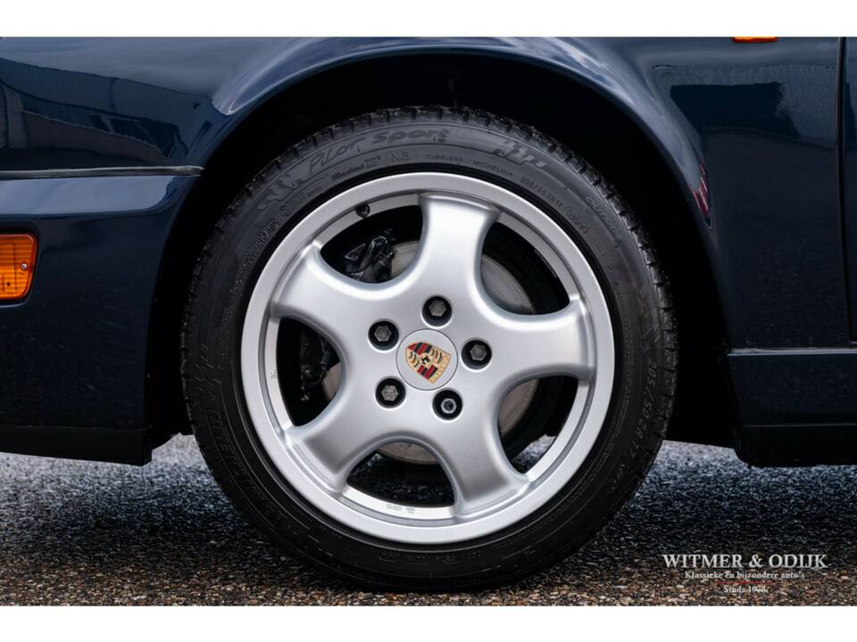 Image 19/33 de Porsche 911 Carrera 4 (1992)