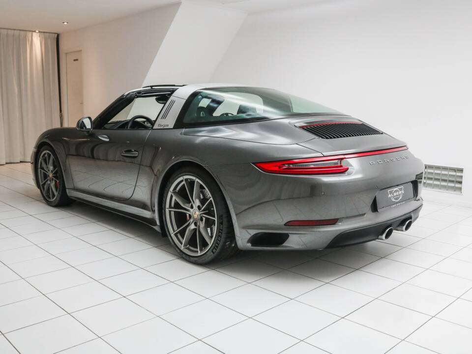 Image 3/20 of Porsche 911 Targa 4S (2016)