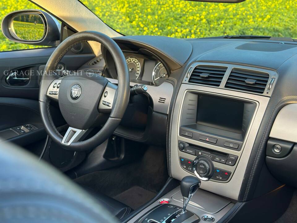 Image 22/84 de Jaguar XK 4.2 (2006)