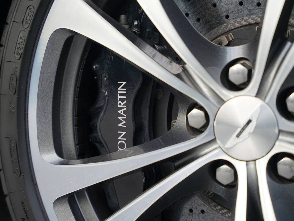 Imagen 34/50 de Aston Martin V12 Vantage (2012)