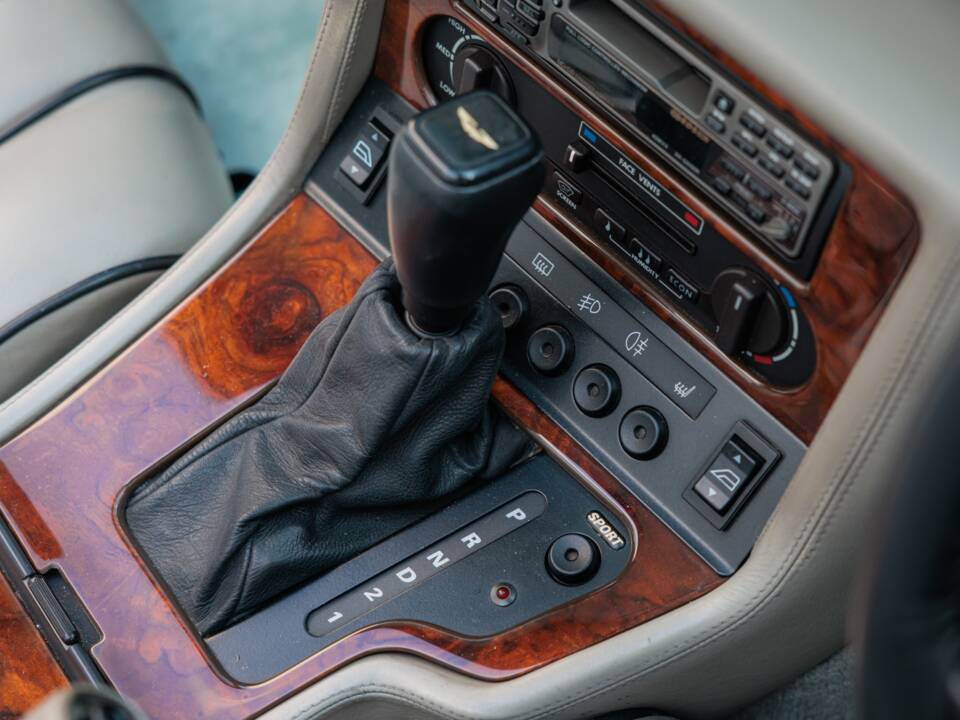Imagen 45/50 de Aston Martin Virage Volante (1994)