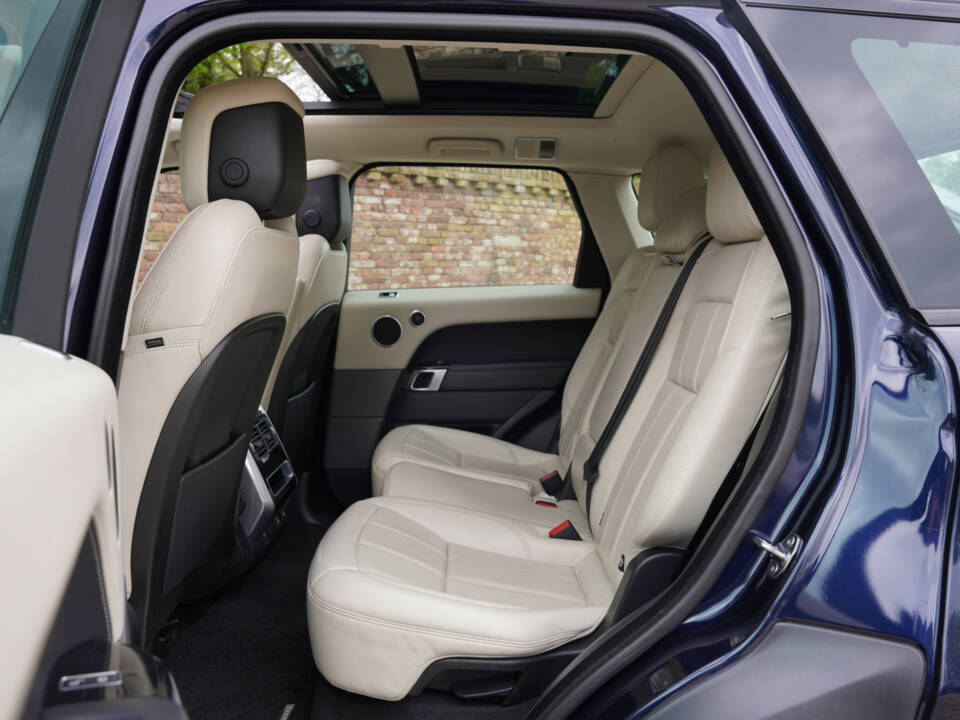 Image 20/50 of Land Rover Range Rover Sport P400e PHEV (2020)