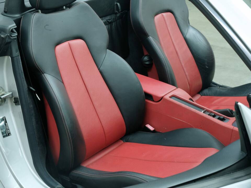 Immagine 27/50 di Mercedes-Benz SLK 230 Kompressor (1996)