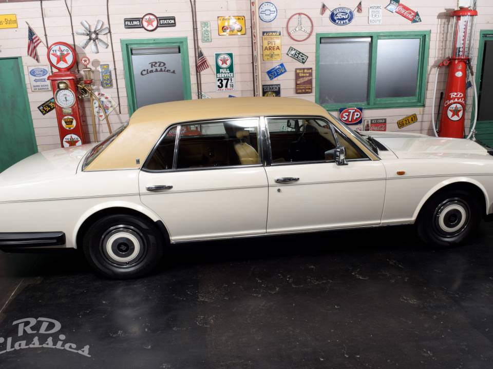 Image 33/50 of Rolls-Royce Silver Spur (1988)