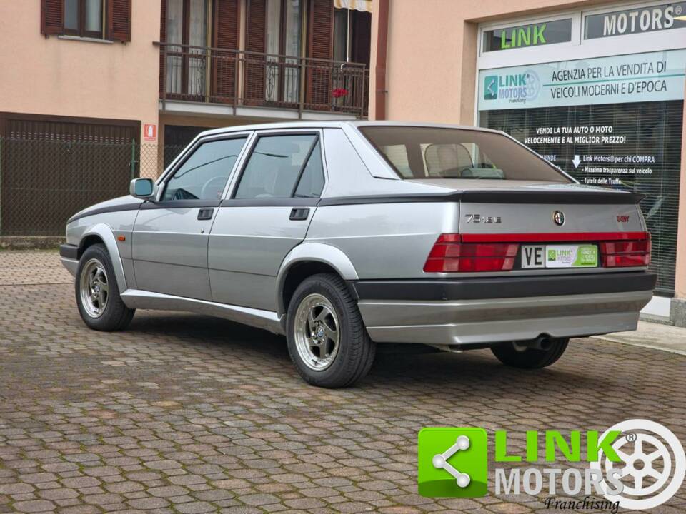 Imagen 3/10 de Alfa Romeo 75 1.8 (1992)