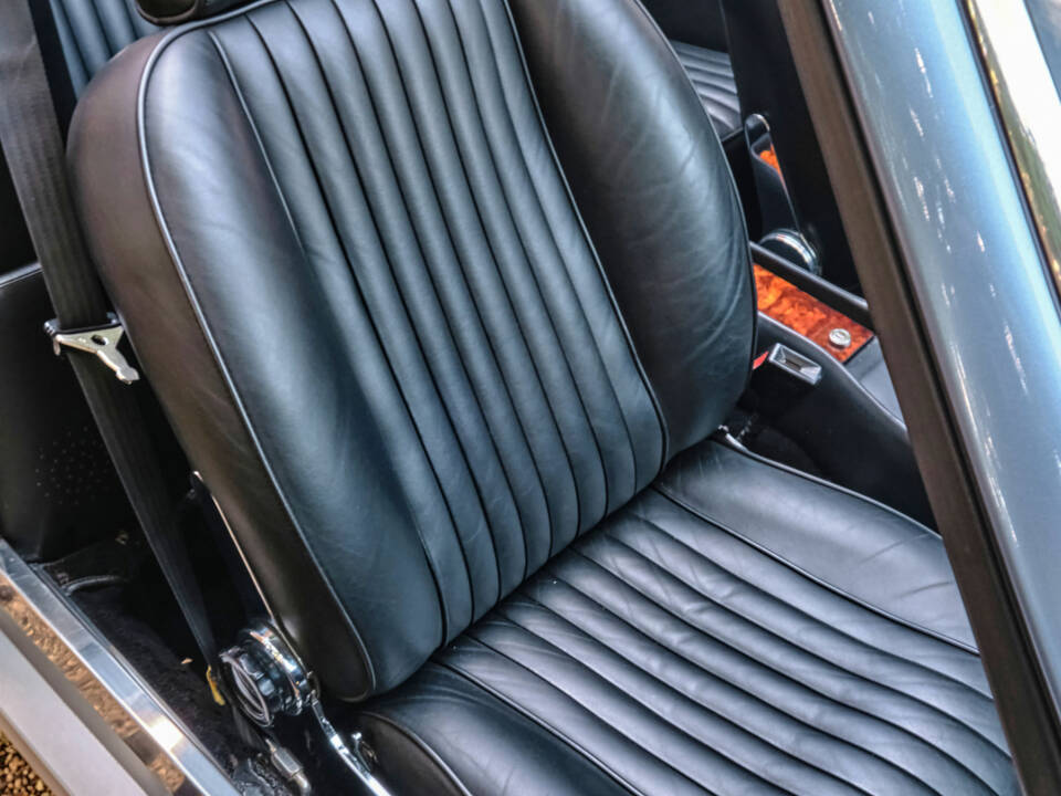 Image 17/22 of Aston Martin V8 Volante (1986)