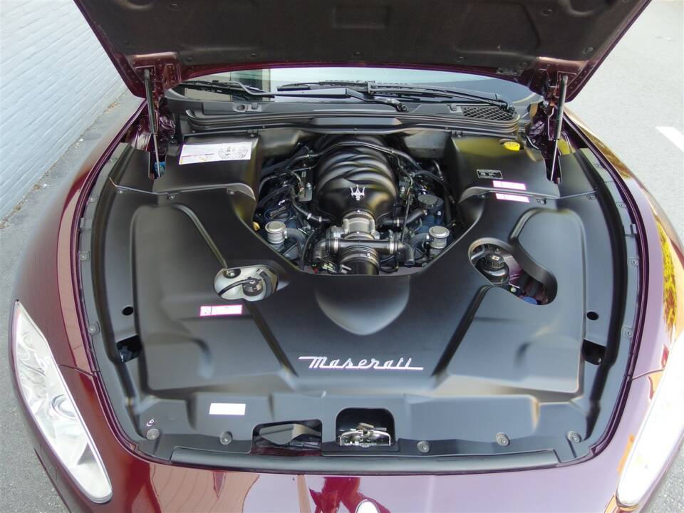 Image 73/98 of Maserati GranTurismo 4.2 (2008)