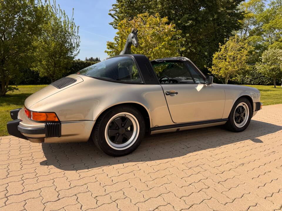 Image 17/88 of Porsche 911 Carrera 3.2 (1985)