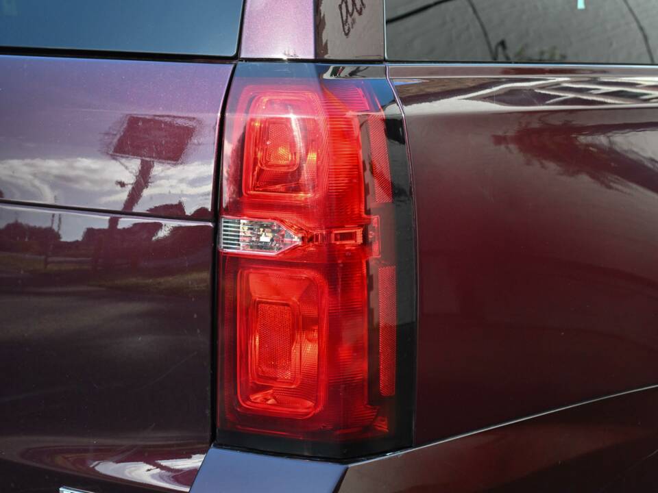 Image 31/50 of Chevrolet Suburban (2017)