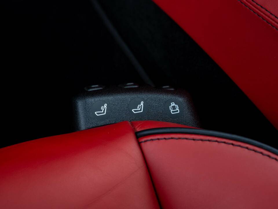 Afbeelding 25/38 van Mercedes-Benz SLS AMG (2010)
