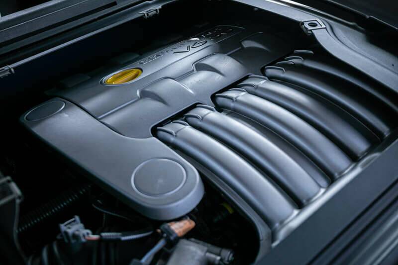 Image 16/34 of Renault Clio II V6 (2002)