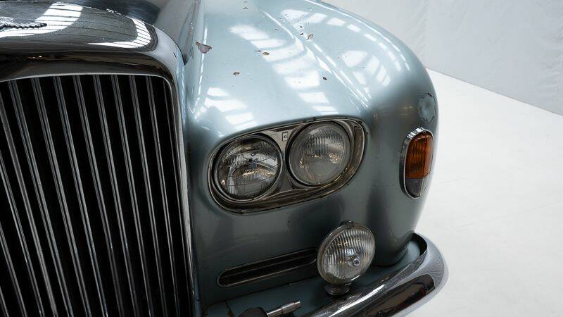 Image 4/15 de Bentley S 3 Continental Flying Spur (1964)