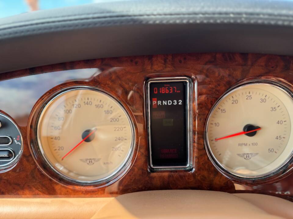 Image 19/44 of Bentley Arnage Green Label (2000)