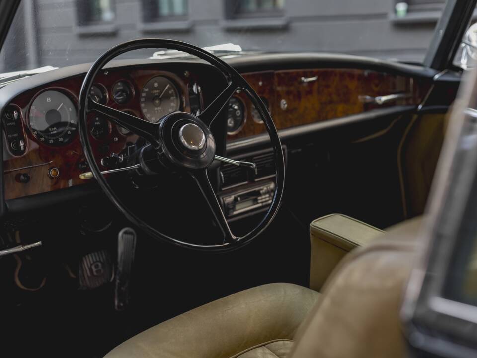 Image 37/39 of Bentley S 3 Continental (1965)