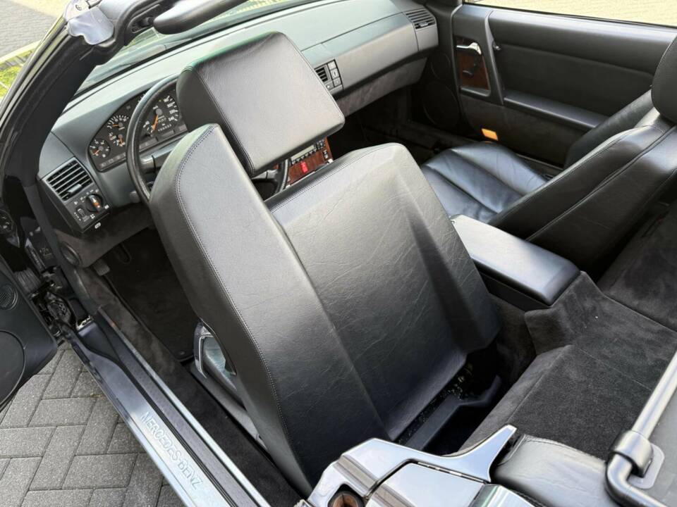 Image 33/50 de Mercedes-Benz 300 SL (1990)
