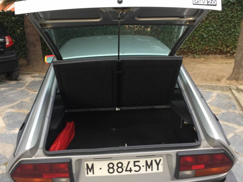 Bild 8/8 von Alfa Romeo GTV 2.0 (1984)