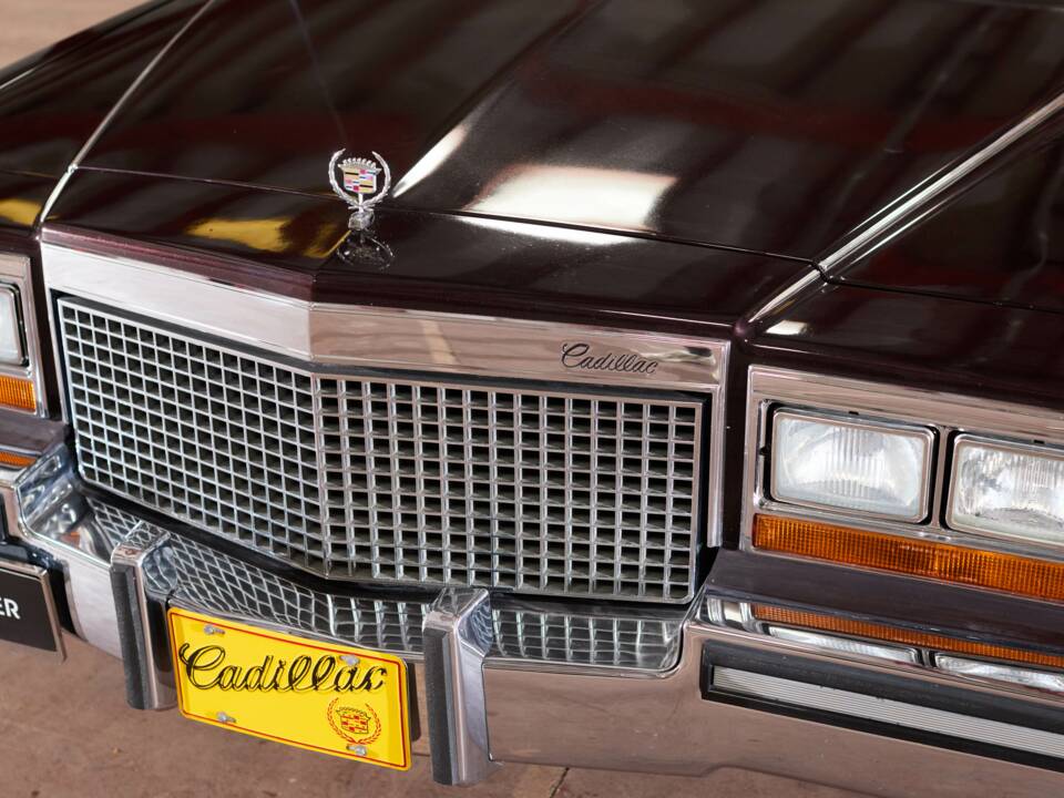 Image 22/58 of Cadillac Brougham Elegance (1988)