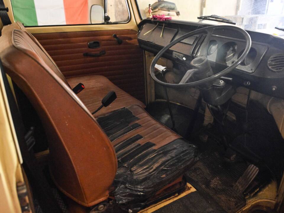Image 4/23 of Volkswagen T2b Pickup Double Cabin (1978)