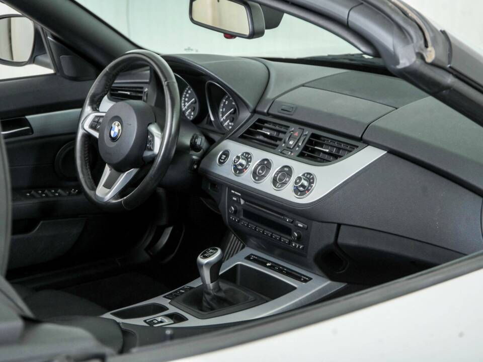 Image 18/50 of BMW Z4 sDrive23i (2010)