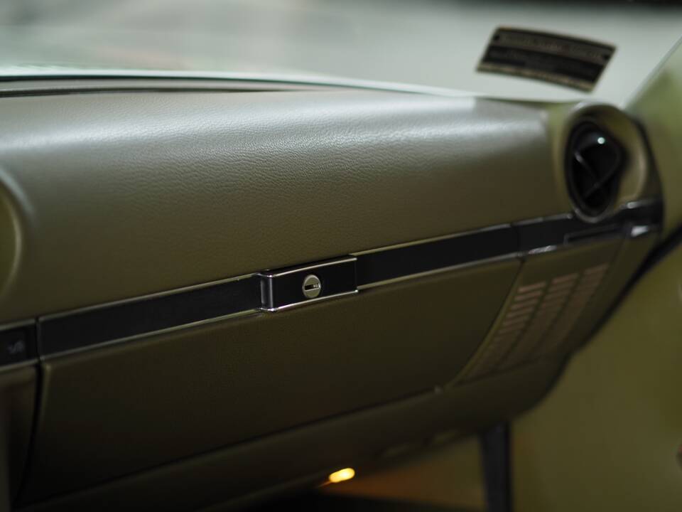Image 60/66 of Mercedes-Benz 450 SLC (1977)