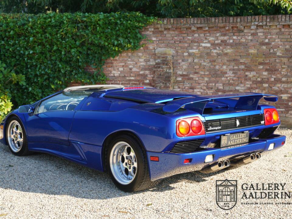 Image 28/50 of Lamborghini Diablo VT Roadster (1996)