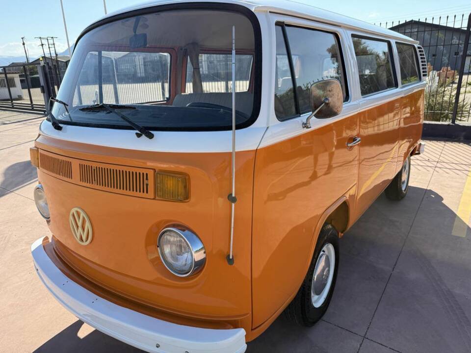 Image 5/8 of Volkswagen T2 Brasil Camper (1972)
