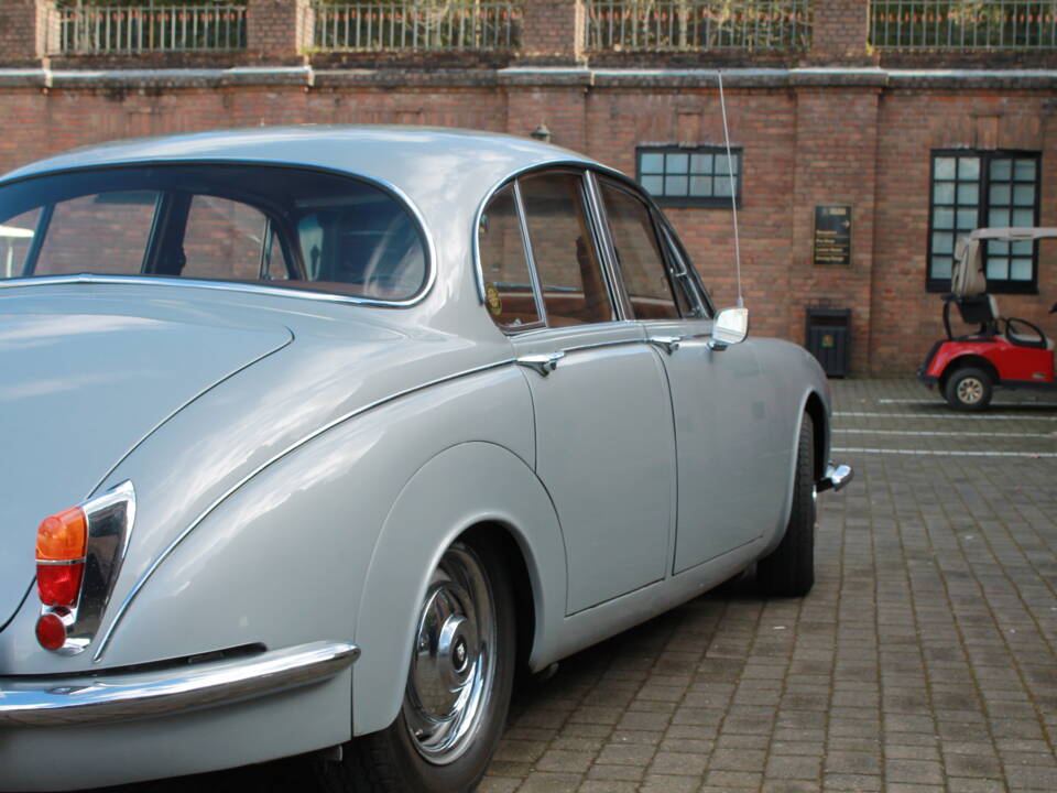 Bild 40/42 von Jaguar 240 (1968)