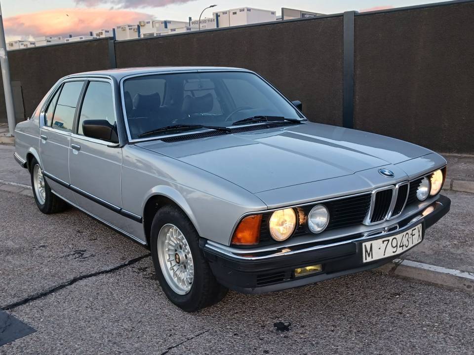 Imagen 2/41 de BMW 745i (1984)