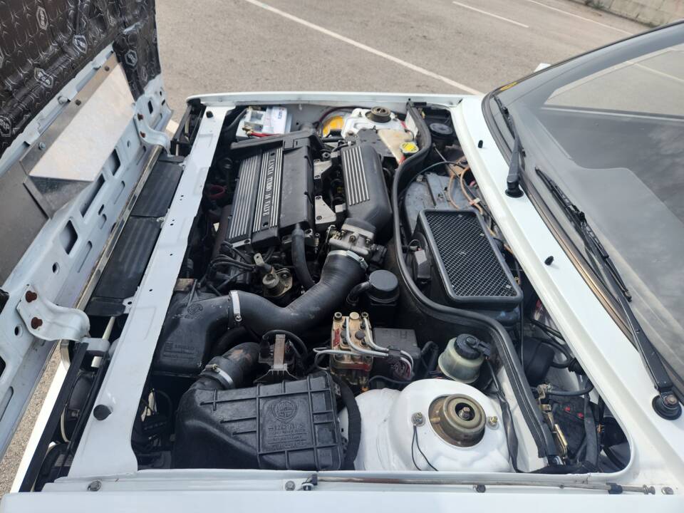 Image 11/14 of Lancia Delta HF Integrale 16V (1992)